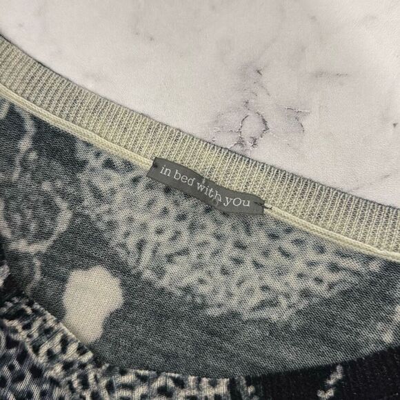in bed with you Geometric Printed Merino Wool Sweater L - Picture 4 of 5